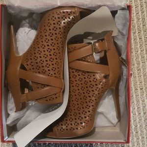 Brand new Guess heels